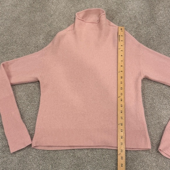 Aritzia Wilfred Cyprie 100% Cashmere Sweater Turtleneck Light Pink Size XS - Picture 8 of 11